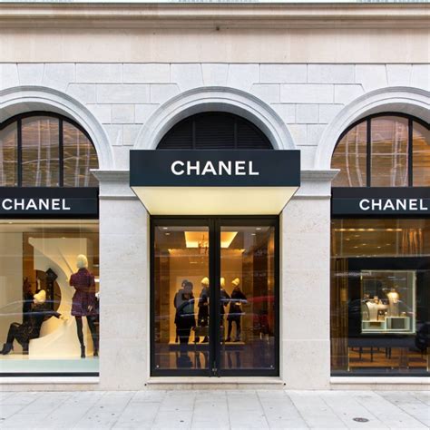 Chanel and Farfetch Partner Up To Make Augmented Retail 